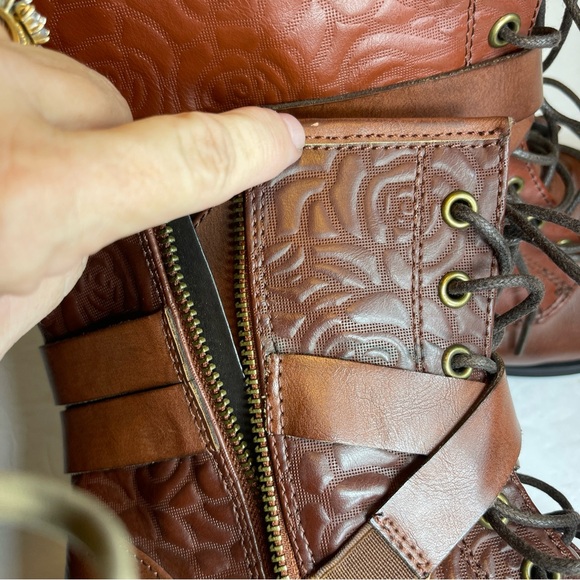 NEW ! Ladies size 6.5 Torrid Rose Embossed Combat Boots - Brown Faux Leather - Picture 13 of 16